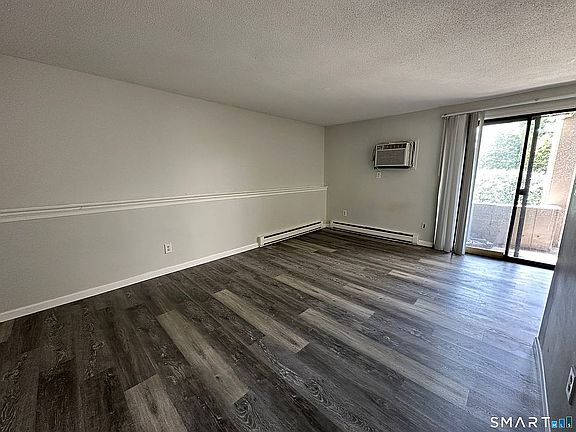 4th image of 13 Burgundy Hill Ln #13