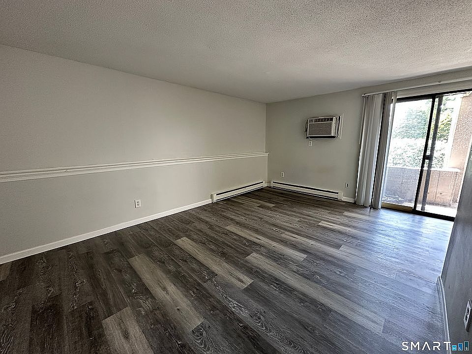1st image of 13 Burgundy Hill Ln