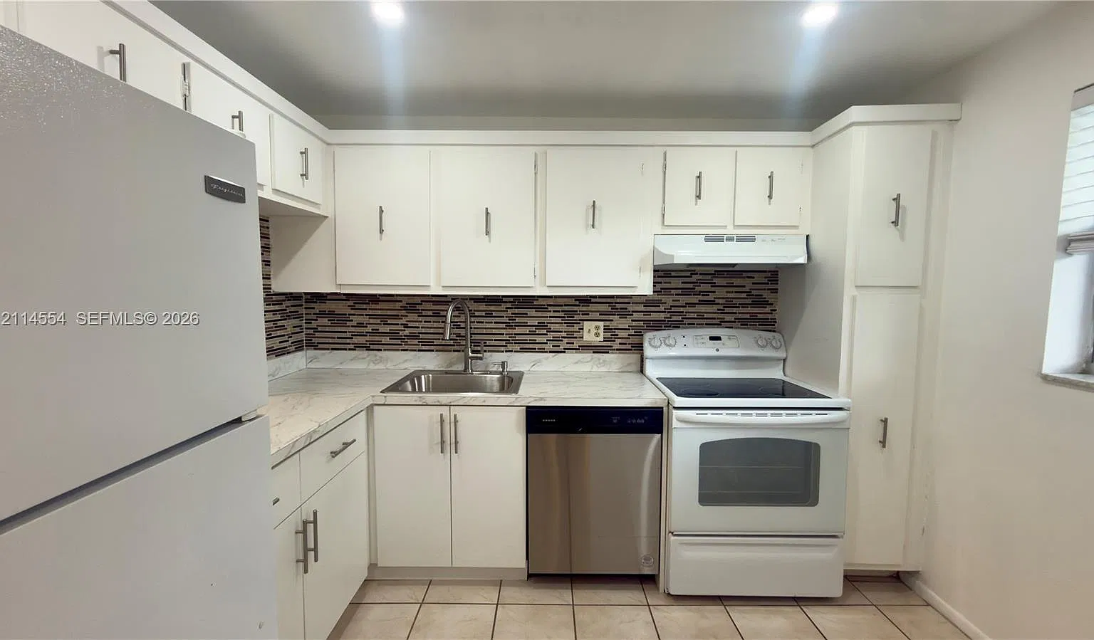 Sands Point Condominium I — Photo 3