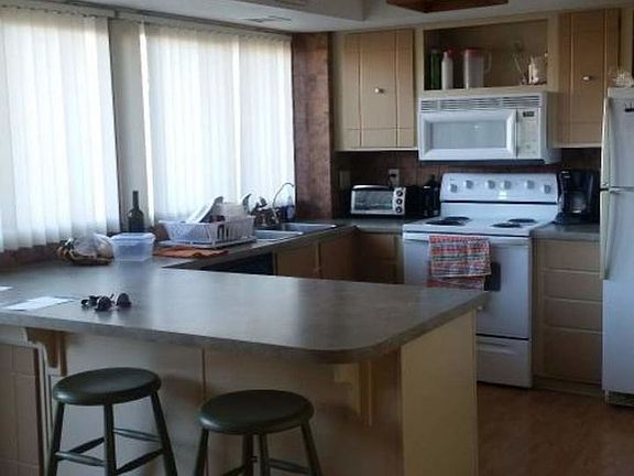 3rd image of 1613 E Ellis Dr