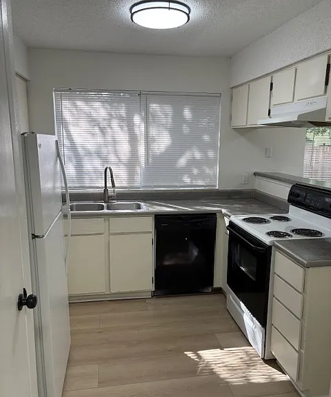 12800 Copper Cliff Ave #B — Photo 6