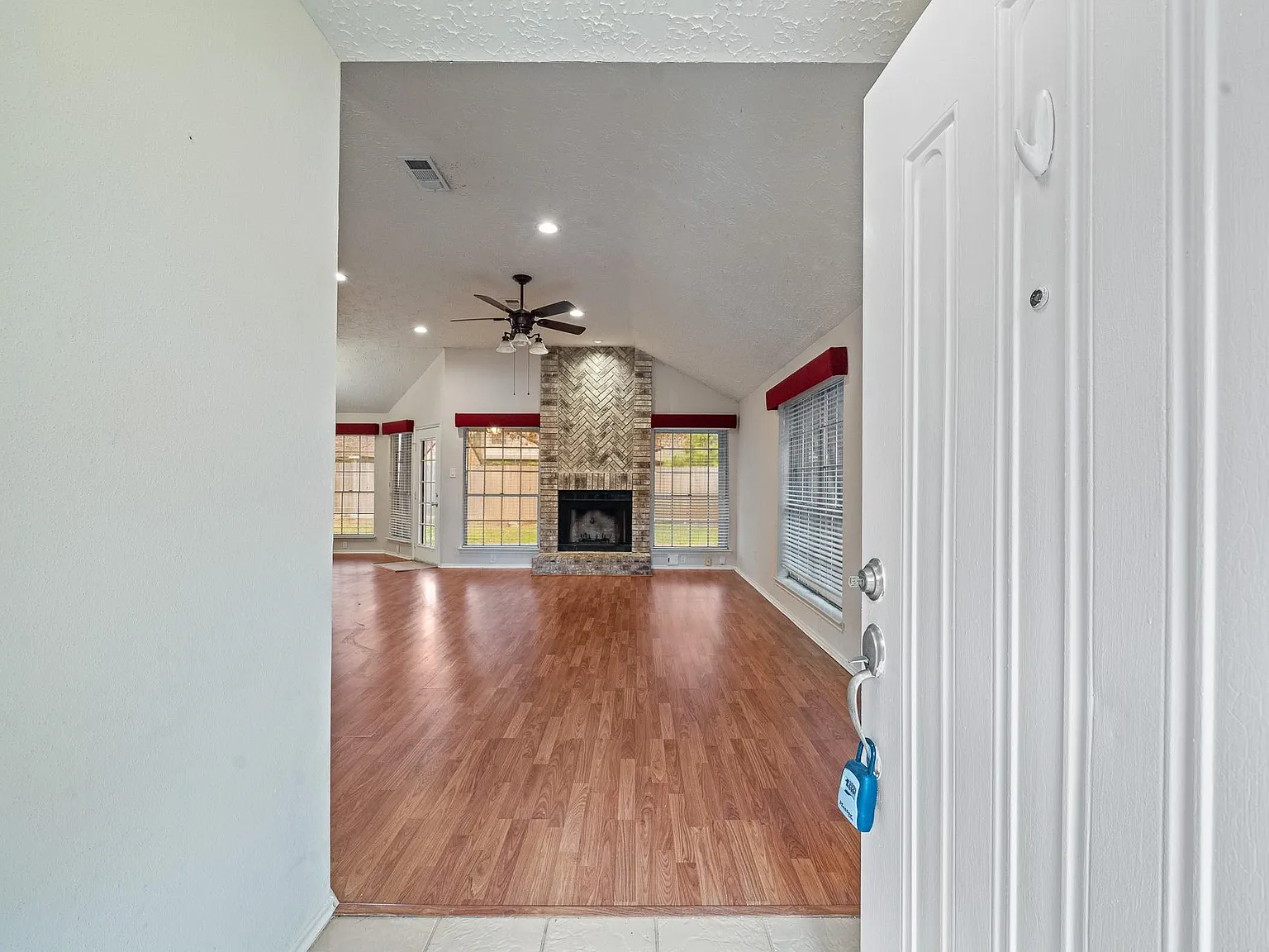 3 bed, 2.0 bath, 1708 sqft, $1,850 — Photo 4