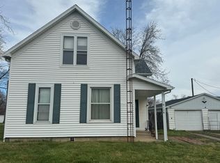 412 Main St, Wapella, IL 61777