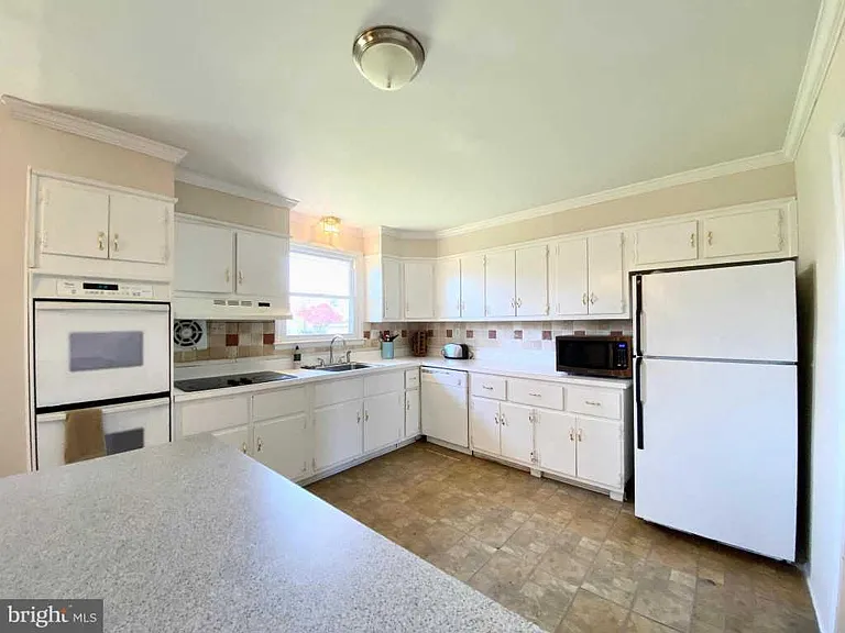 514 Ivydale Rd — Photo 22