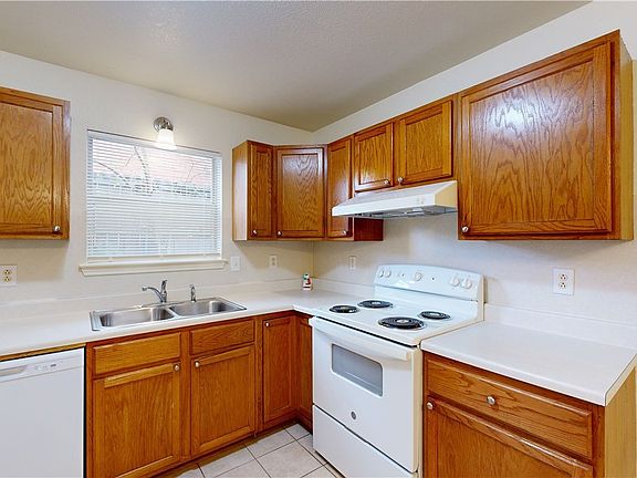 5th image of 2813 Cantabrian Dr