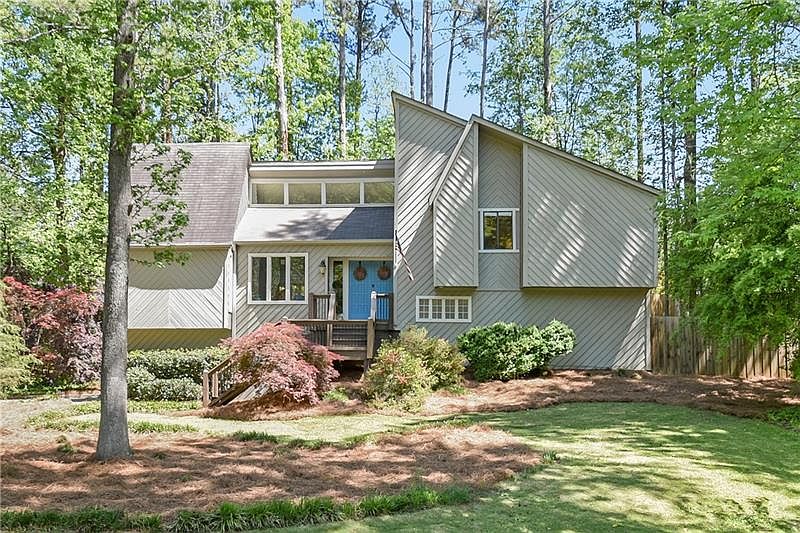 1st image of 2879 Manitoba Ct