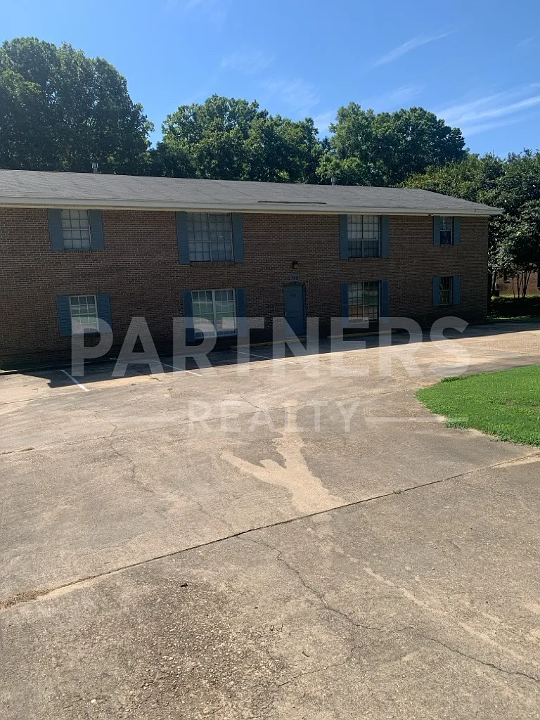 Bonnie Crest Apartments - 740A — Photo 2