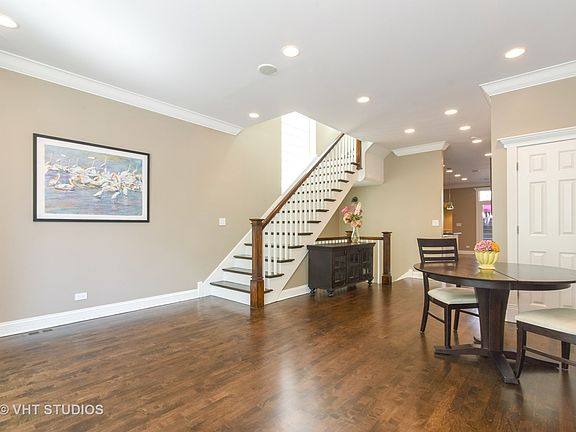 3rd image of 2031 N Hoyne Ave