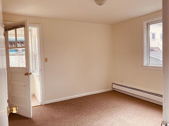 3rd image of 86 Glenwood Ave