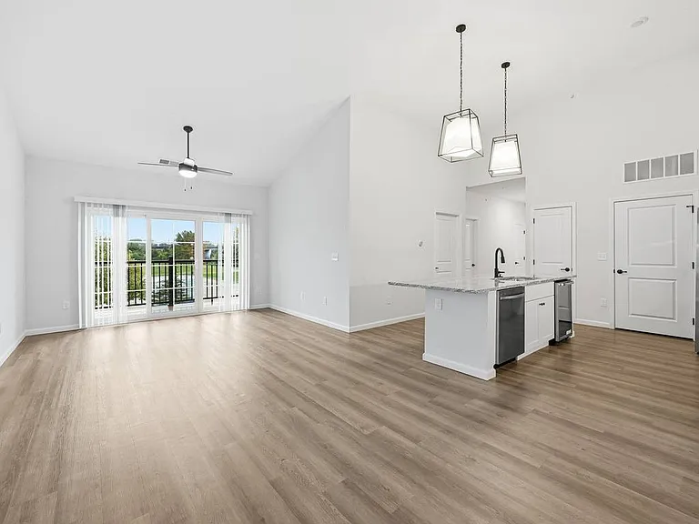 Kempton Apartments — Photo 70