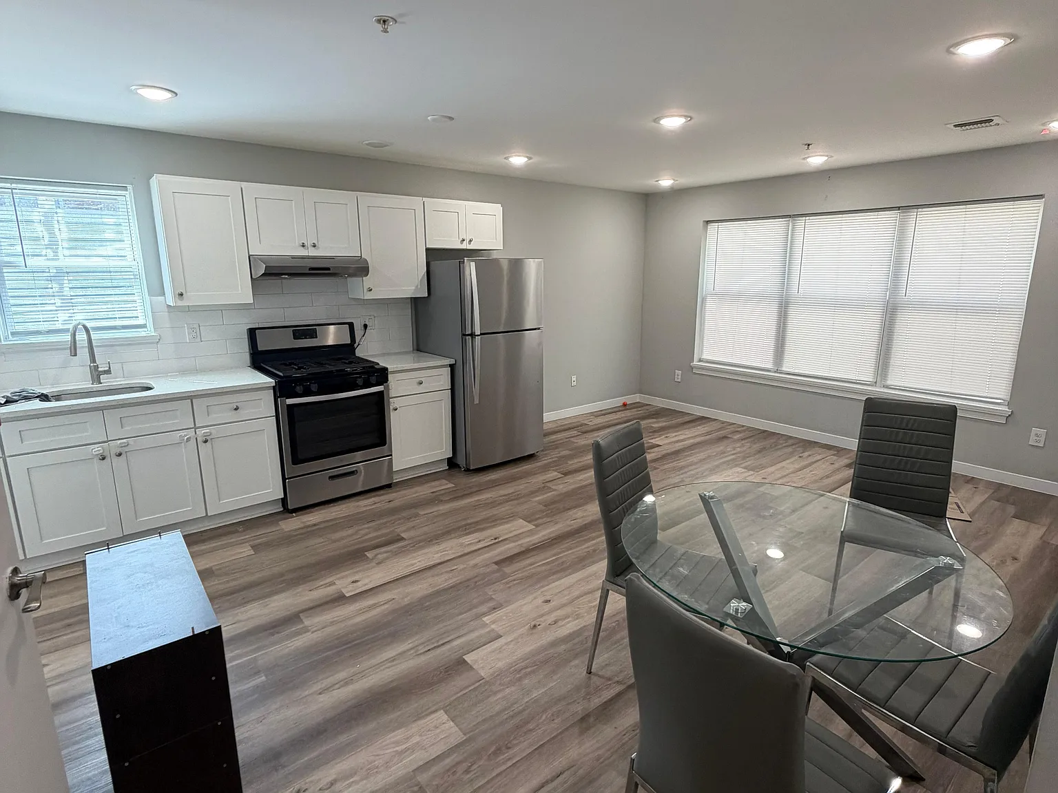 2 bed, 2214 sqft, $2,045 — Photo 4