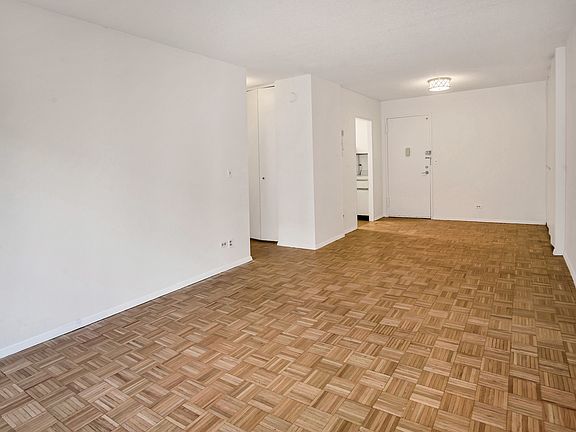 5th image of 347 W 57th St APT 10B