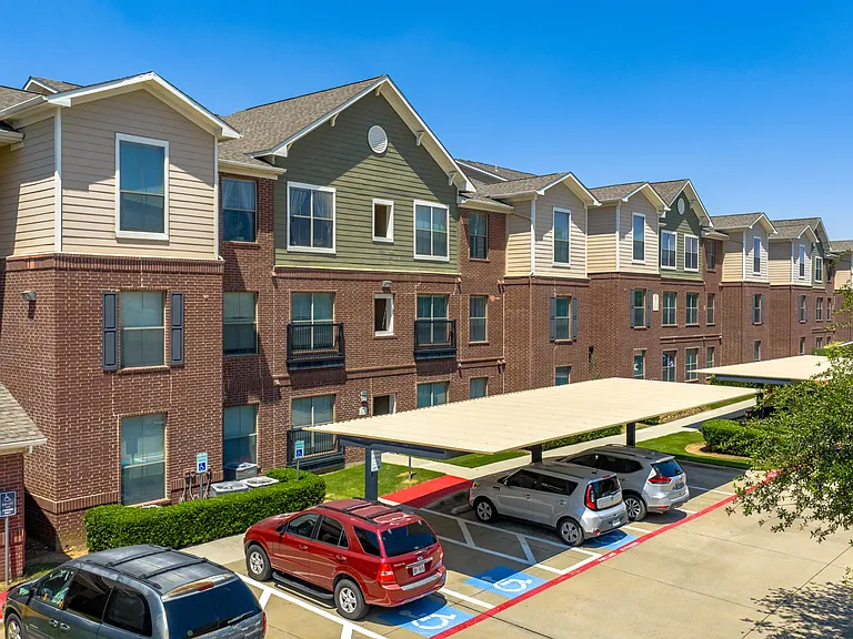 Lewisville Green — Photo 5