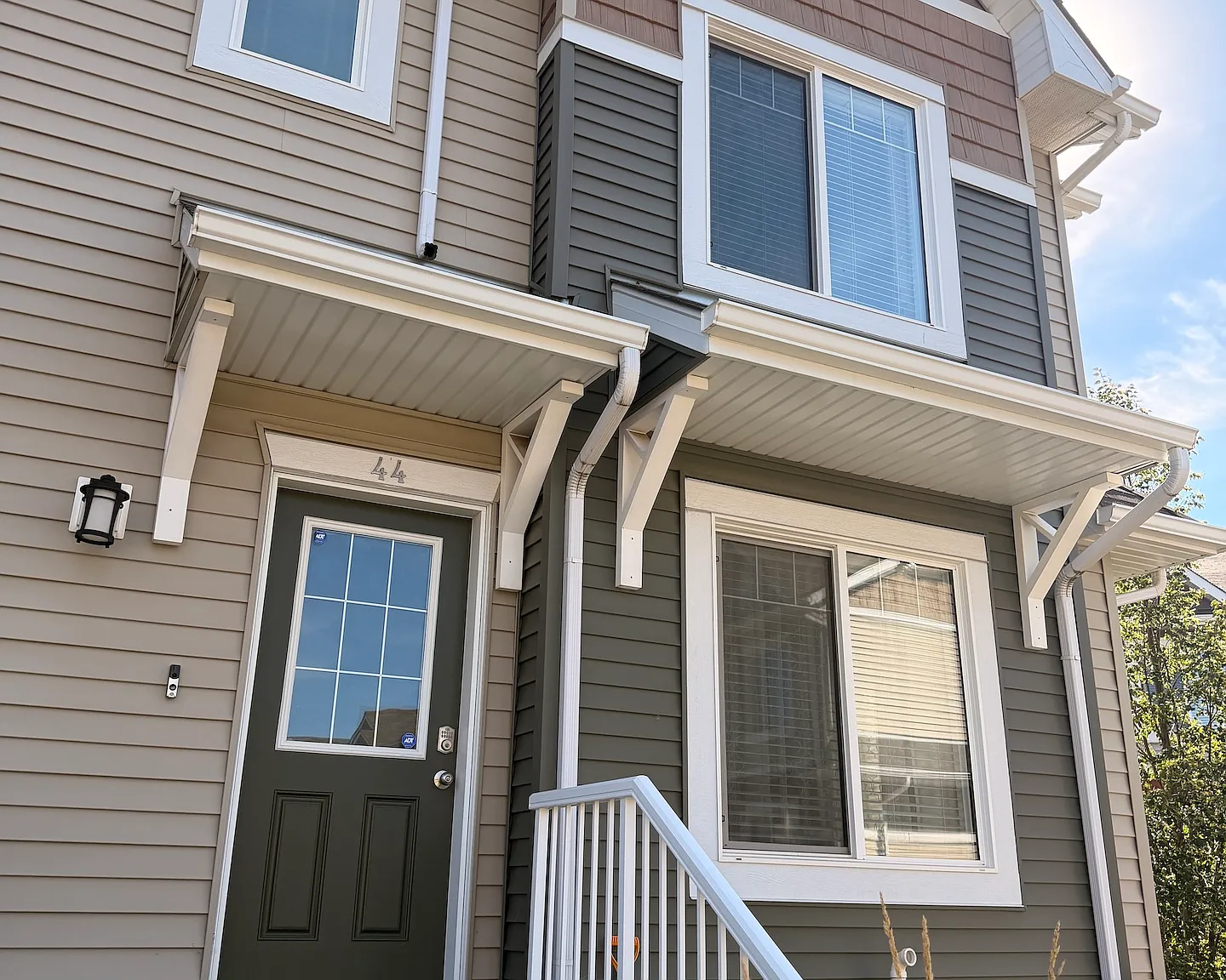 3 Bed 2.5 Bath Clareview Townhouse For Rent — Photo 2