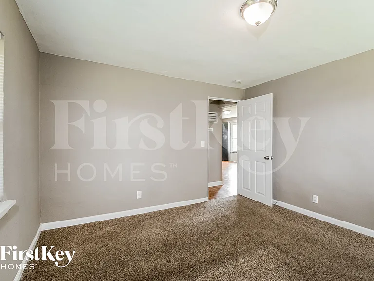 704 Highland Dr — Photo 10