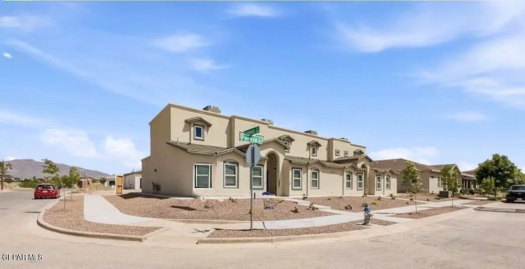 3 bed, 2.0 bath, 5400 sqft, $2,350 — Photo 2