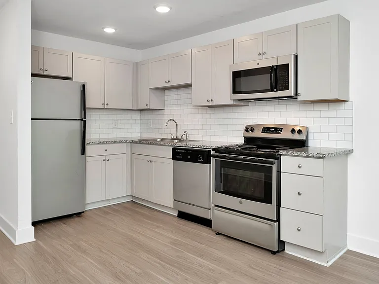 Towncrest Apartments — Photo 7