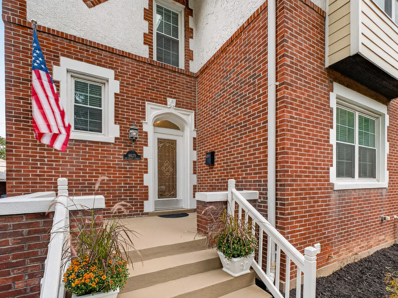 4 bed, 2200 sqft, $3,450 — Photo 3
