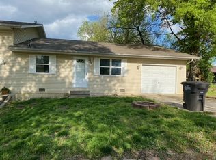607 Hooker St #D, Bunker Hill, IL 62014