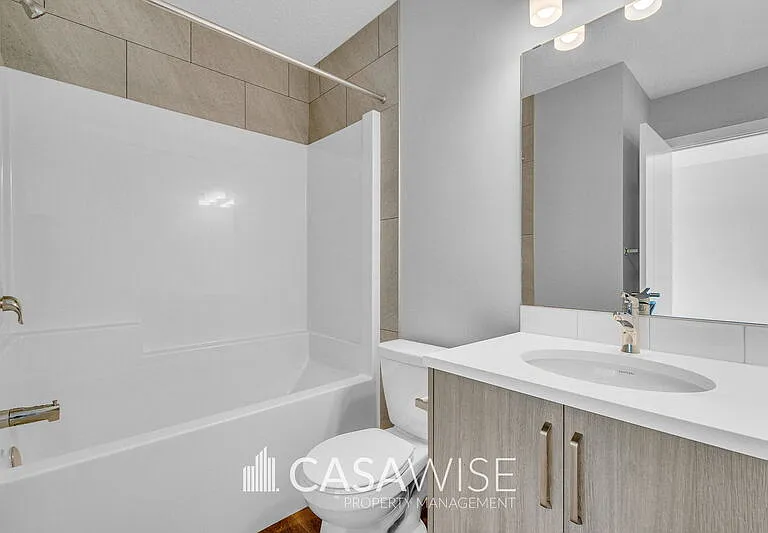 1057G Berg Pl — Photo 12