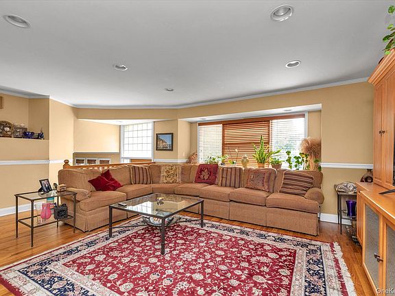 4th image of 3375 Fairway Road
