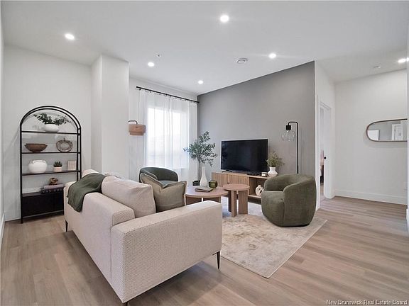 5th image of 1333 Main St #605