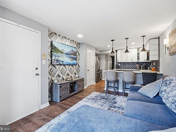 4th image of 1712 Corcoran St NW APT 2