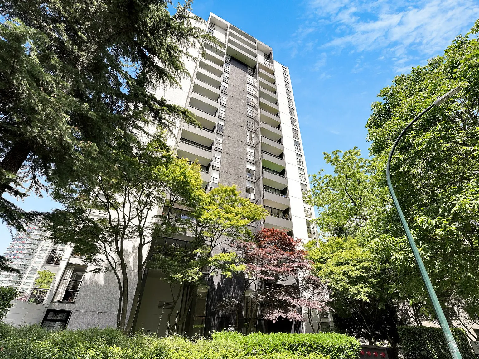 1005 Jervis Street — Photo 3
