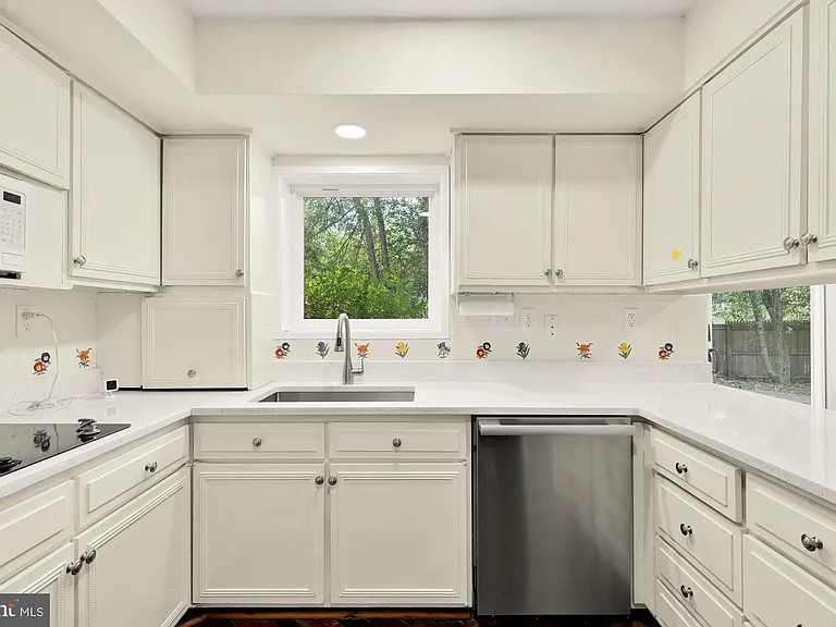 8416 Fox Run — Photo 17