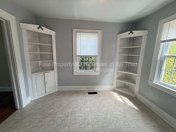 5th image of 801 Knollwood St