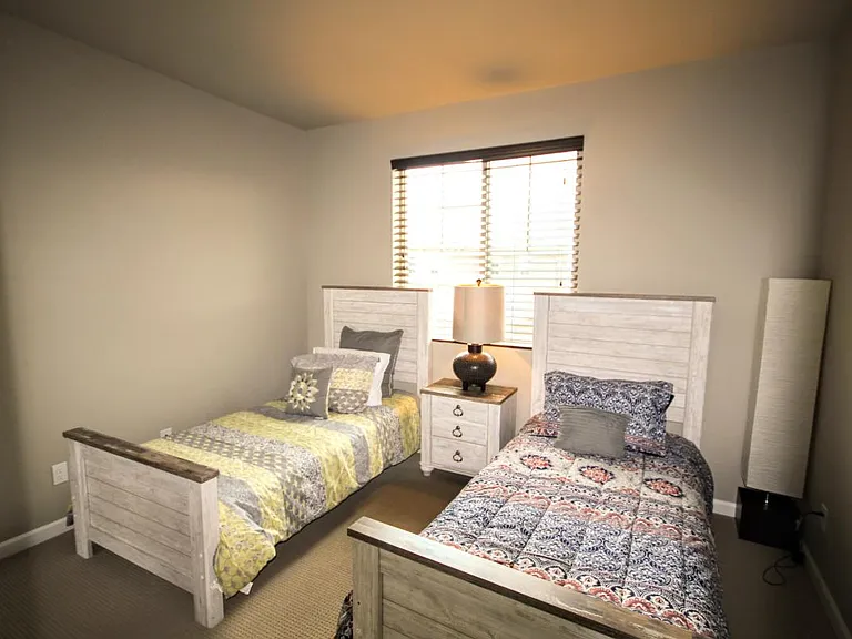 1401 Skyline Dr — Photo 46
