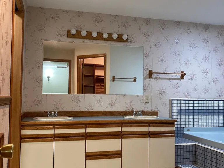 214 Hillsdale Dr — Photo 17