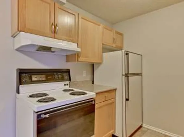 15616 100th Ave NW, Edmonton, AB T5P 0L1