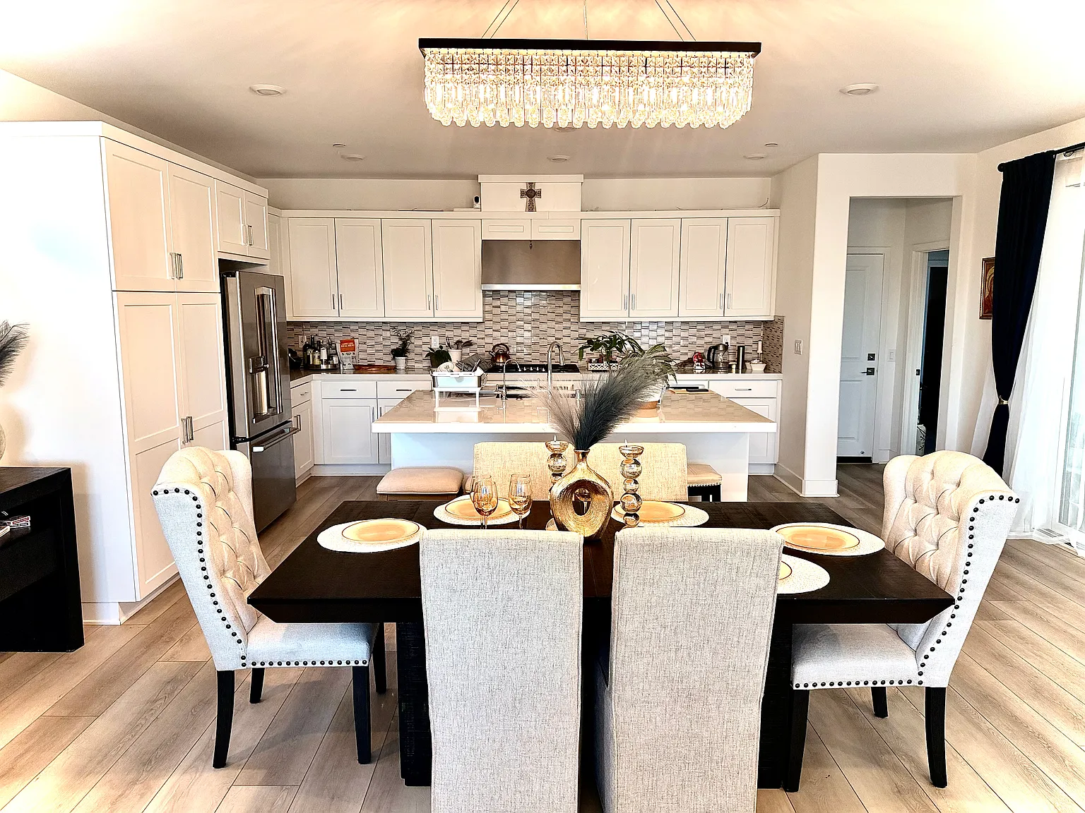 4 bed, 2300 sqft, $1,800 — Photo 4