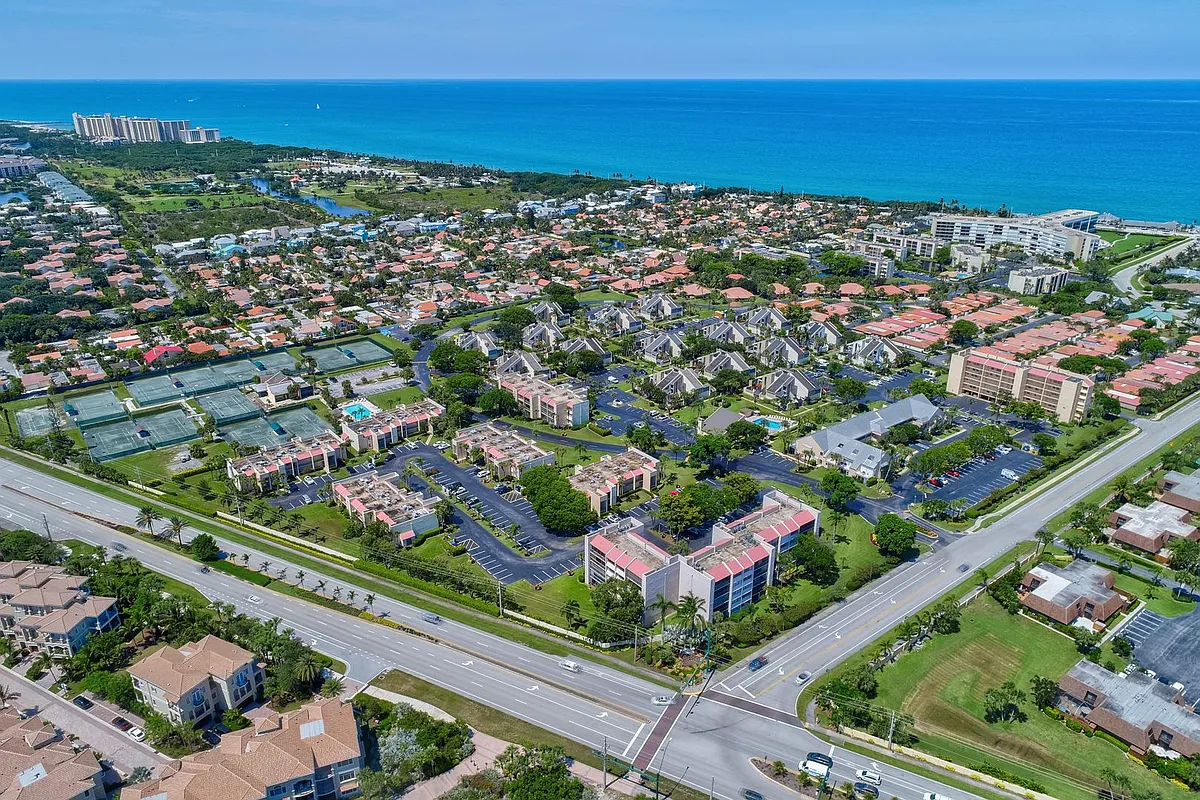 Photo 2 of 10 - 1605 US Highway One #V2-201 - Jupiter, FL Building Photo - 1605 US Highway One #V2-201