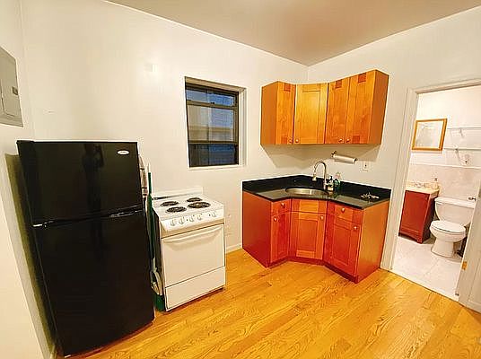 4th image of 215 Avenue A APT 2FS