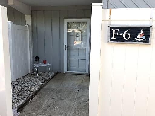1st image of 16109 Smith Mountain Lake Pkwy #F6