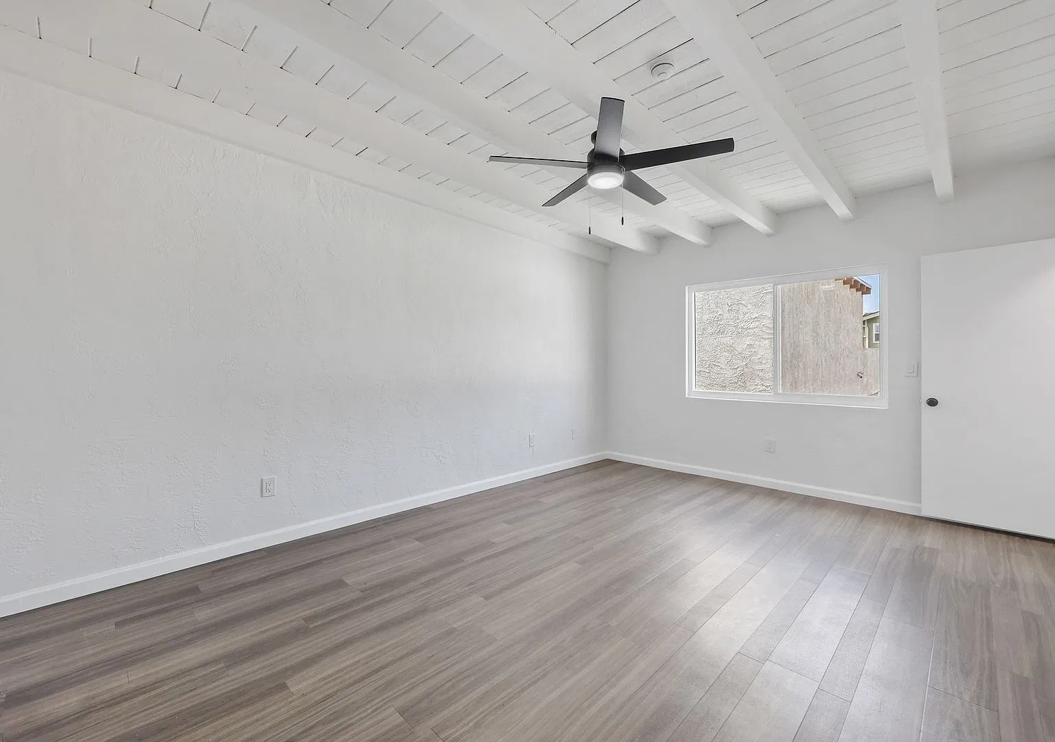 2 bed, 1.5 bath, 995 sqft, $3,400 — Photo 4