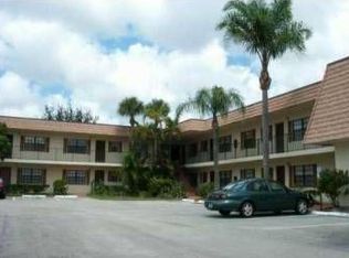 4279 Oak Terrace Dr, Greenacres, FL 33463