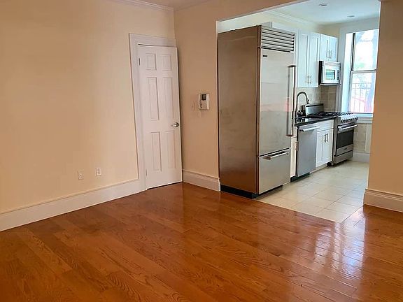 4th image of 402 W 44th St #2Z