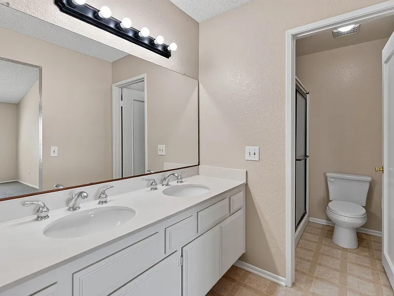 5245 Wainwright Ct — Photo 25