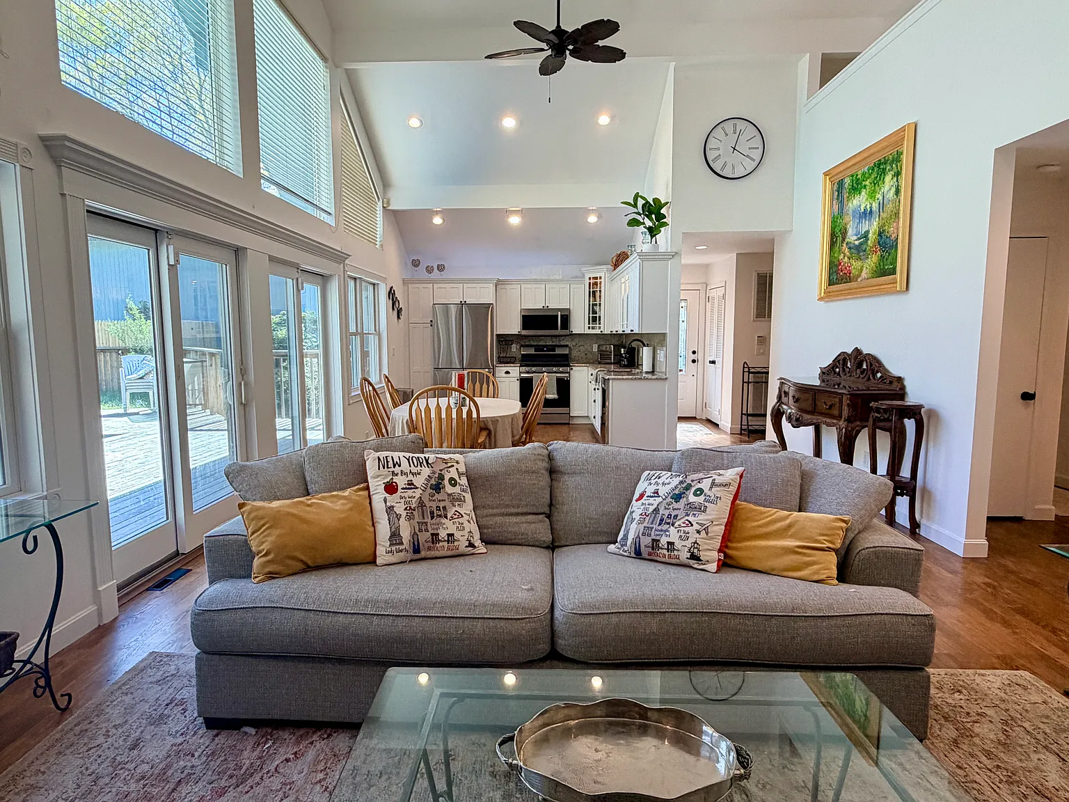3 bed, 1200 sqft, $9,000 — Photo 4