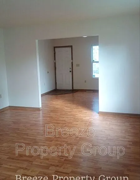 914 E Bancroft St — Photo 3