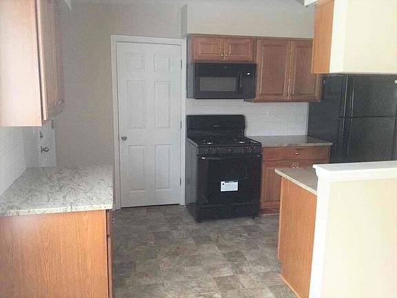 5th image of 940 Berkley St