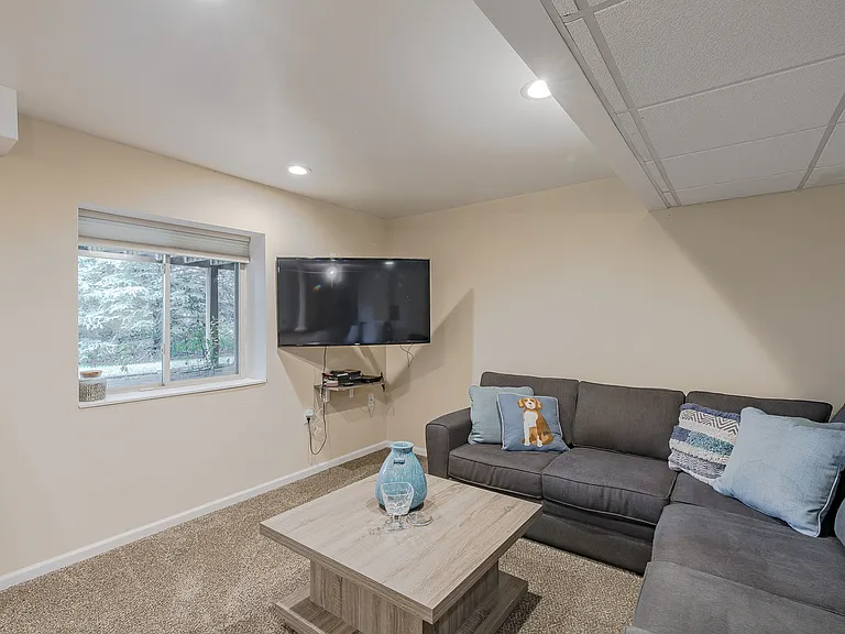 300 Stratford Ln #300 — Photo 30