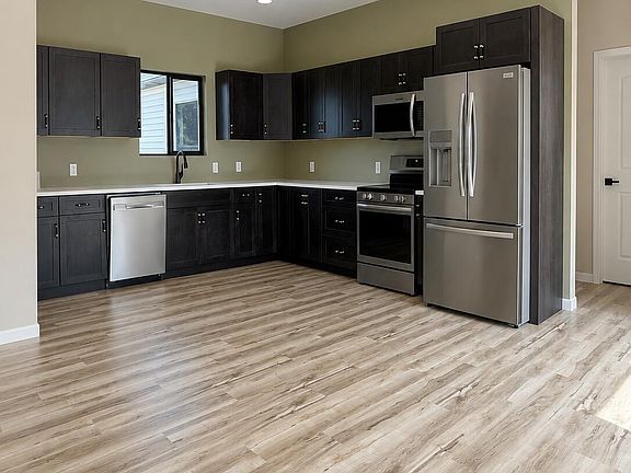 5th image of 202 El Donna Ave