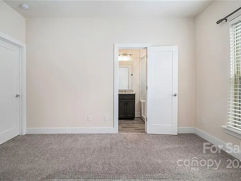 15037 New Amsterdam Ln — Photo 13