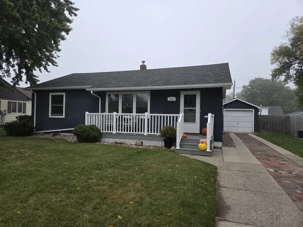 332 13th Ave NE, Jamestown, ND 58401