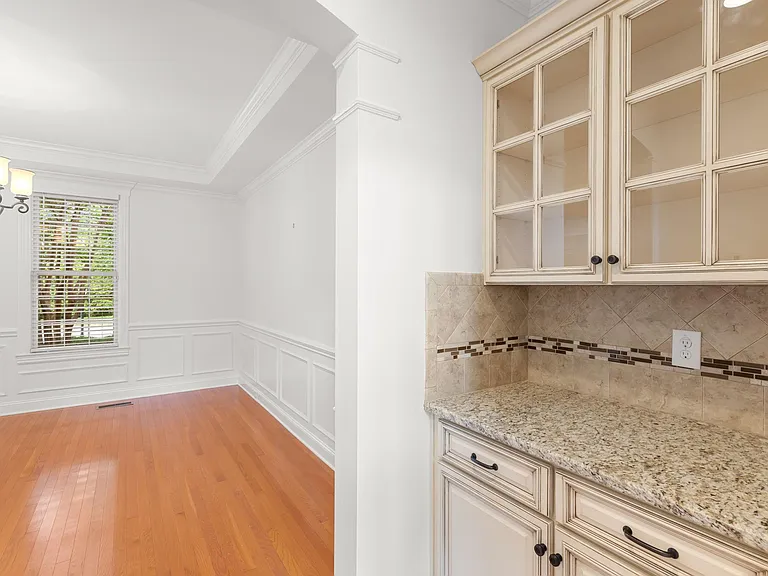 1610 Twin Square Way — Photo 11