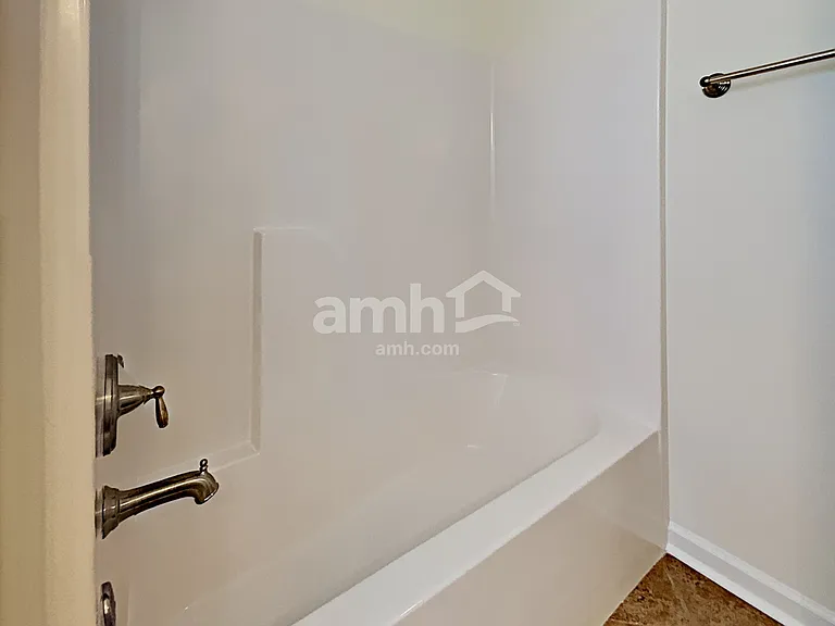80 Lloyd Dr — Photo 16